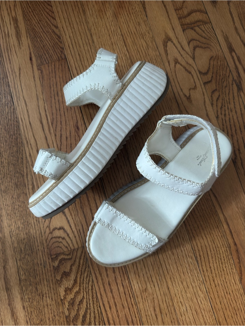Universal Thread White Platform Strap Sandals Summer Size 9